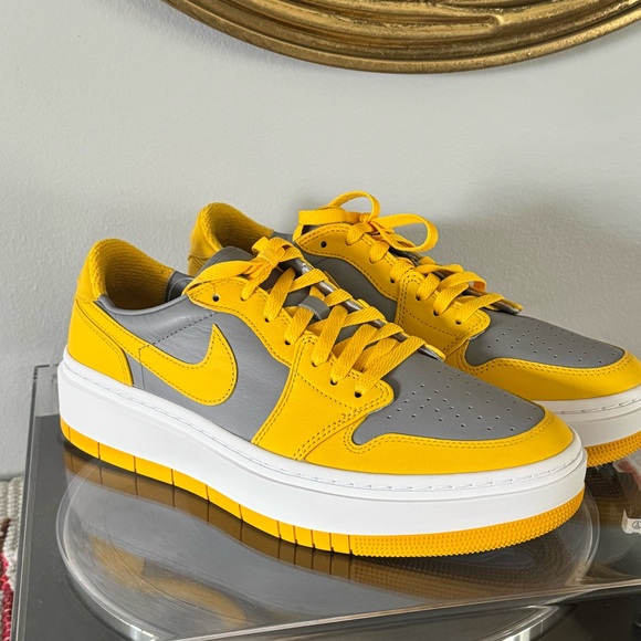 Women Air Jordan Elevate Low | Size 11.5 - Picture 4 of 6